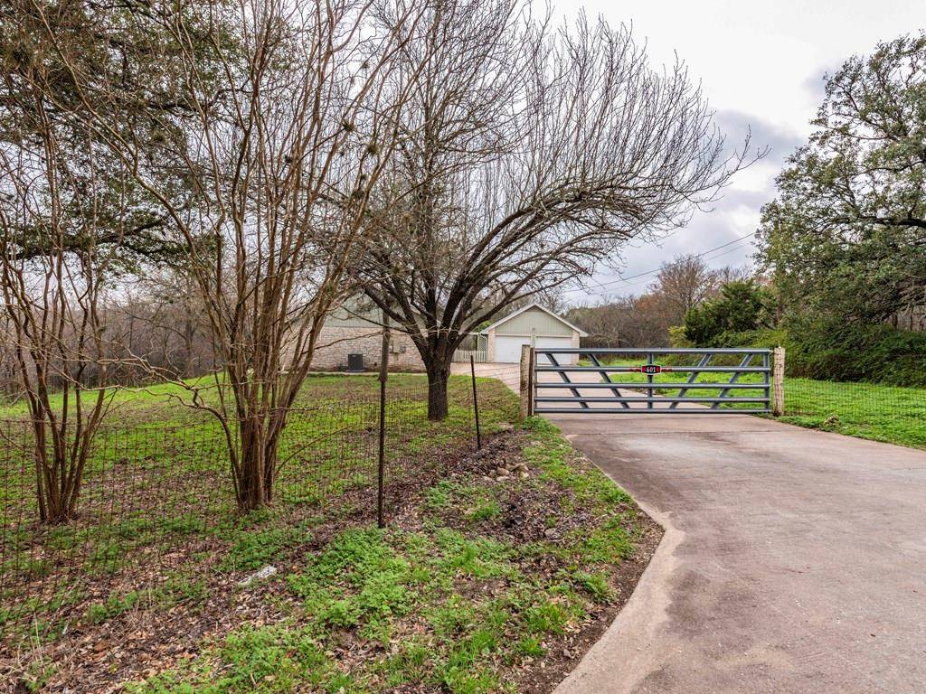601 Oakwood DR, Buda, TX 78610