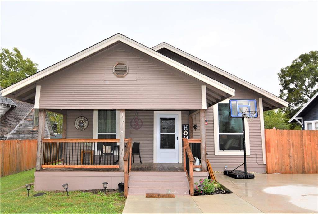 1119 W 7th ST, Taylor, TX 76574