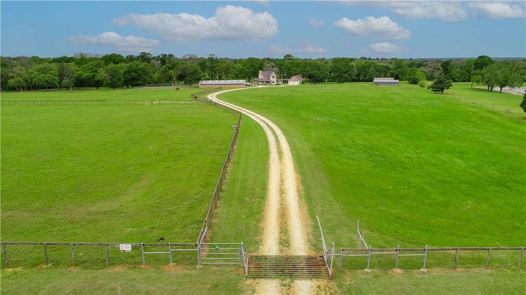2675 E FM 696, Lexington, TX 78947