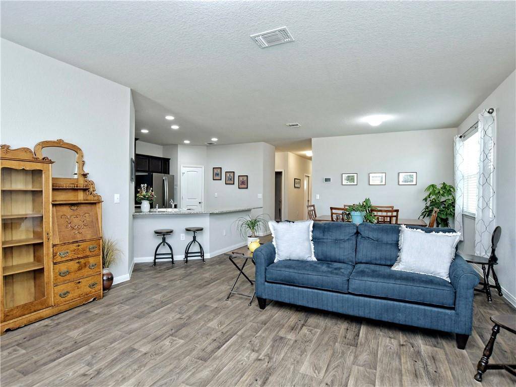 127 Harlan DR, Hutto, TX 78634