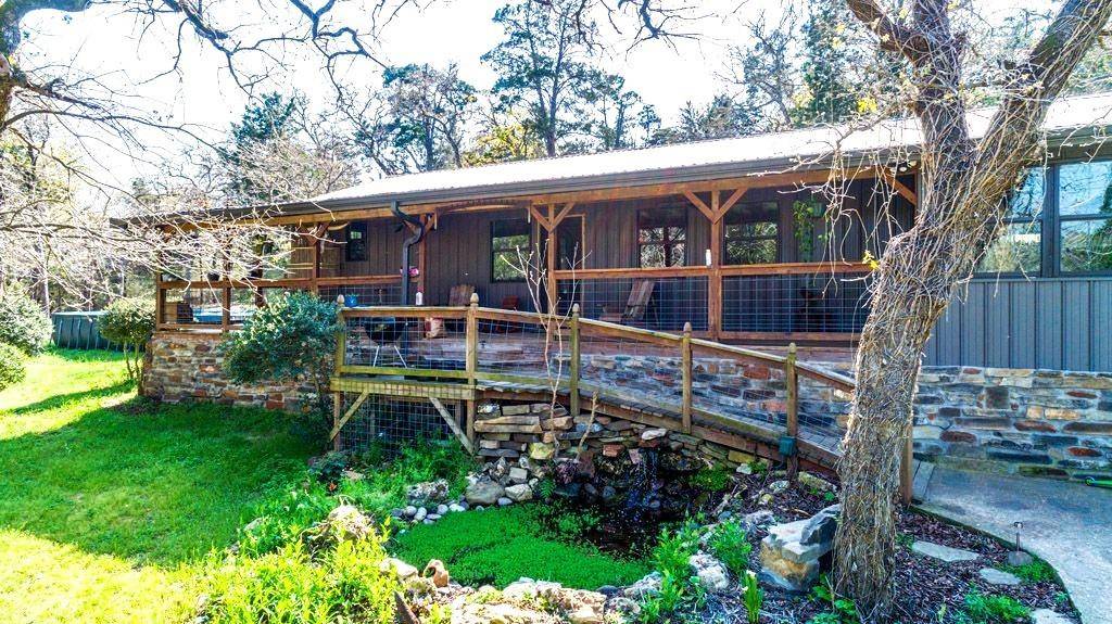 1564 County Road A, Lexington, TX 78947