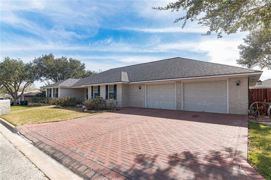 110 Suffolk ST, Hallettsville, TX 77964