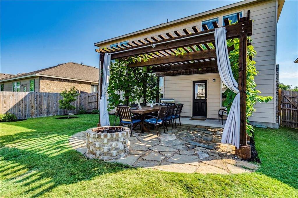 284 Carrington DR, Buda, TX 78610