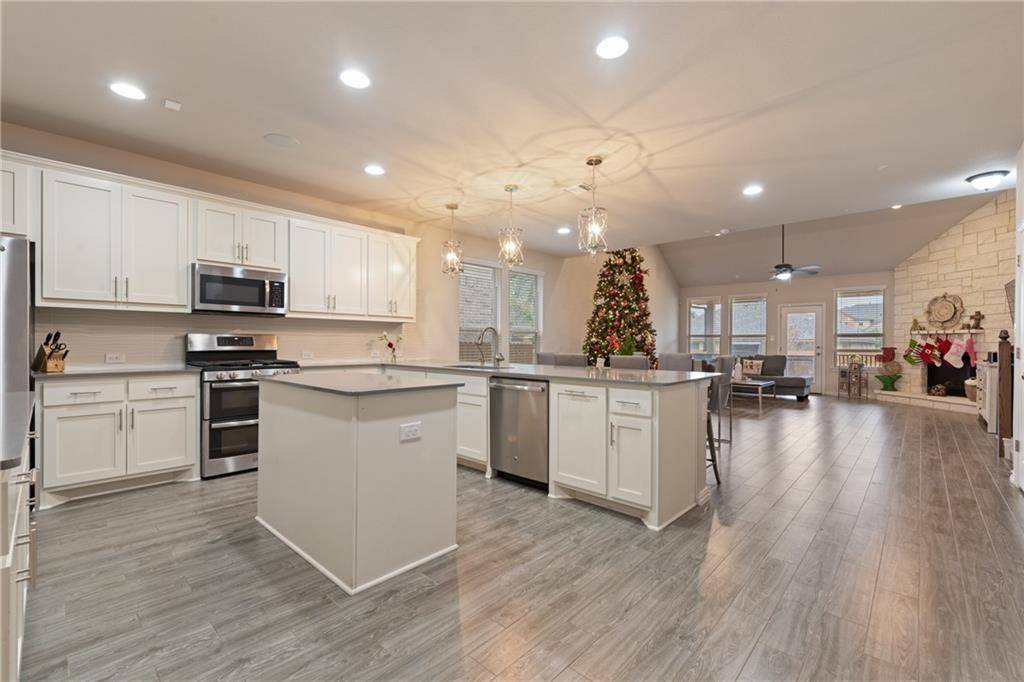 140 Blushing DR, Buda, TX 78610