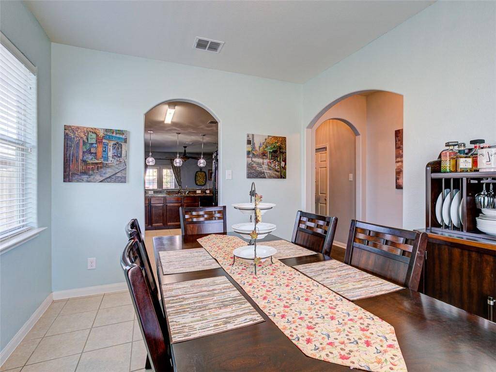 128 J E Brown LN, Jarrell, TX 76537