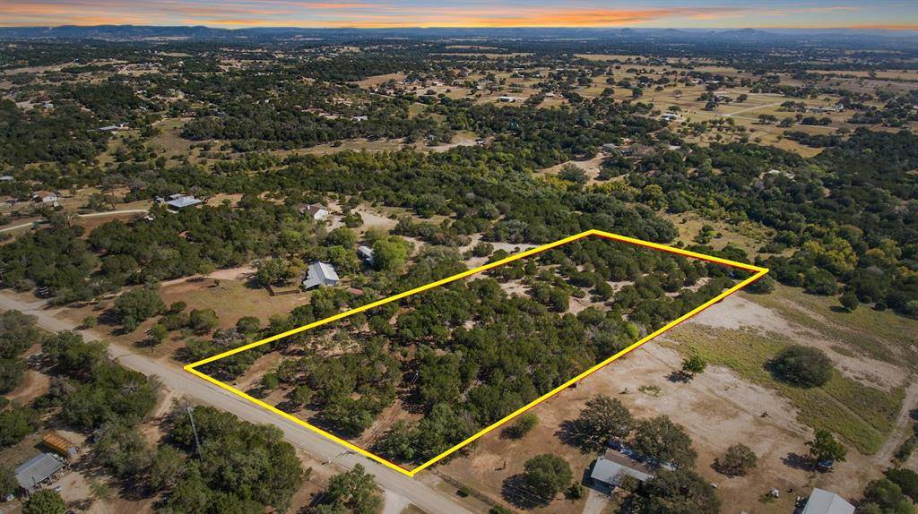 941 English Hollow DR, Bandera, TX 78003