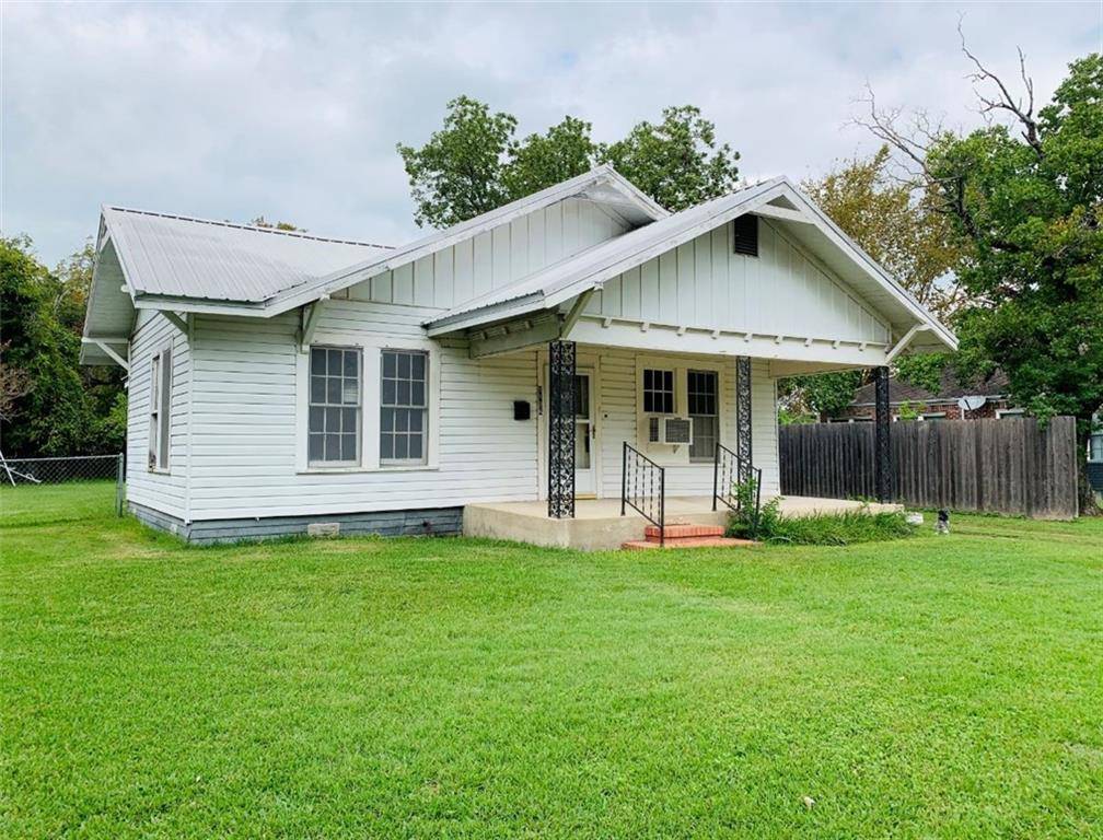 1104 N Houston Ave, Cameron, TX 76520