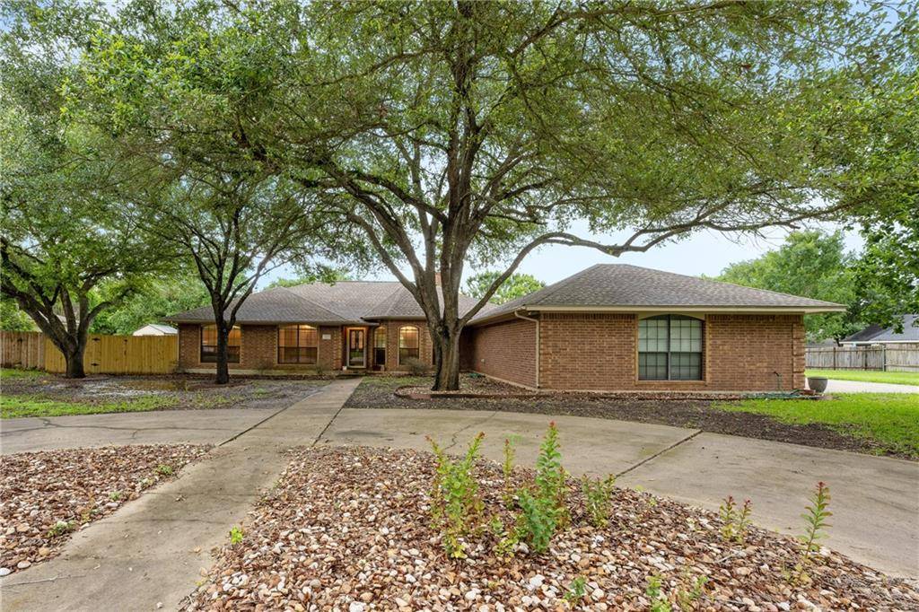 1305 Sagewood DR, Taylor, TX 76574