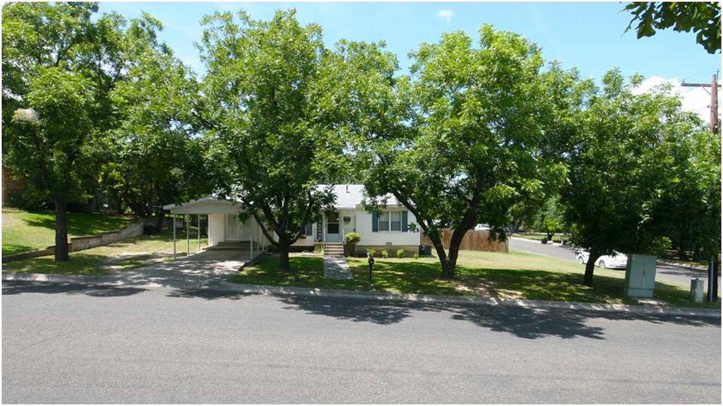 1301 W 1st ST, Lampasas, TX 76550
