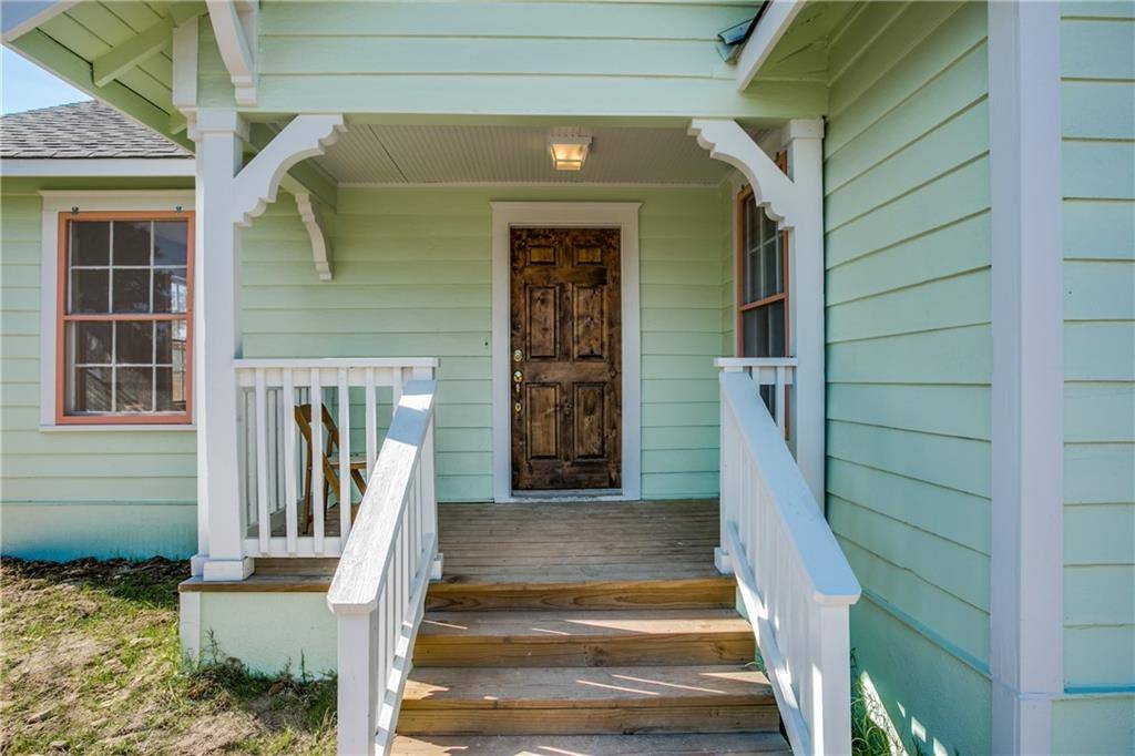 121 S Margot LN, Spicewood, TX 78669
