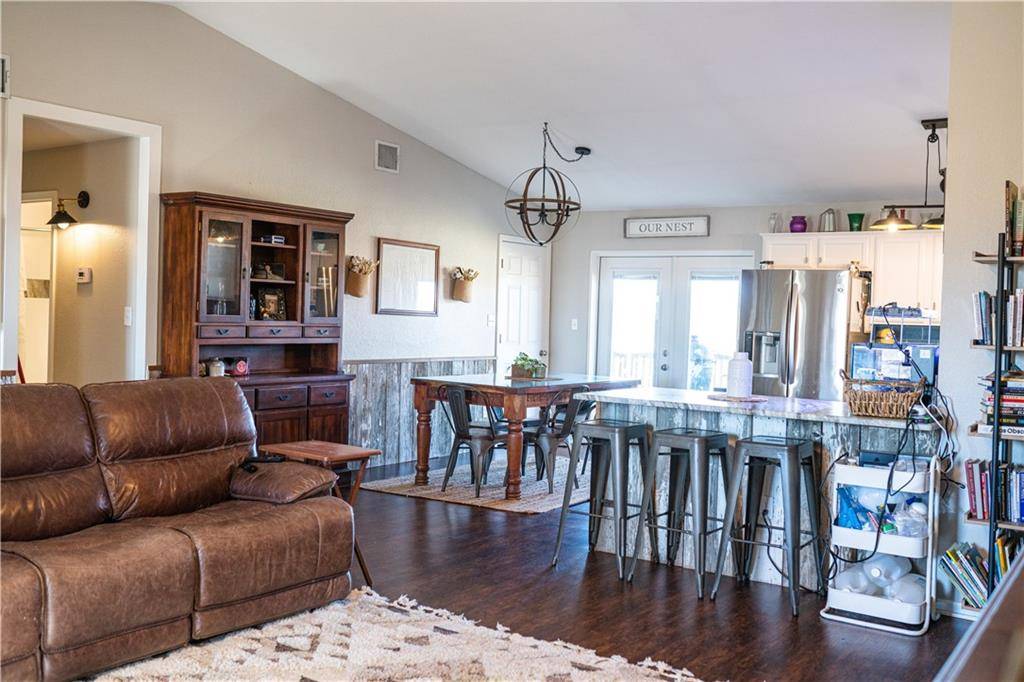 1034 CR 348, Lexington, TX 78947