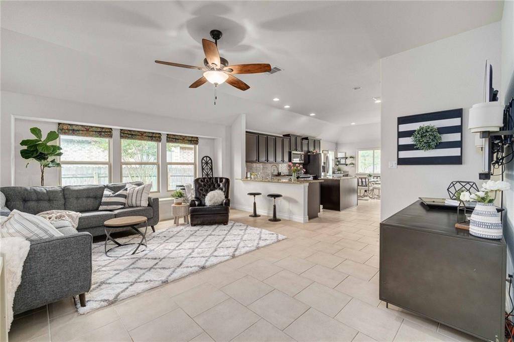190 Summer Vista DR, Buda, TX 78610
