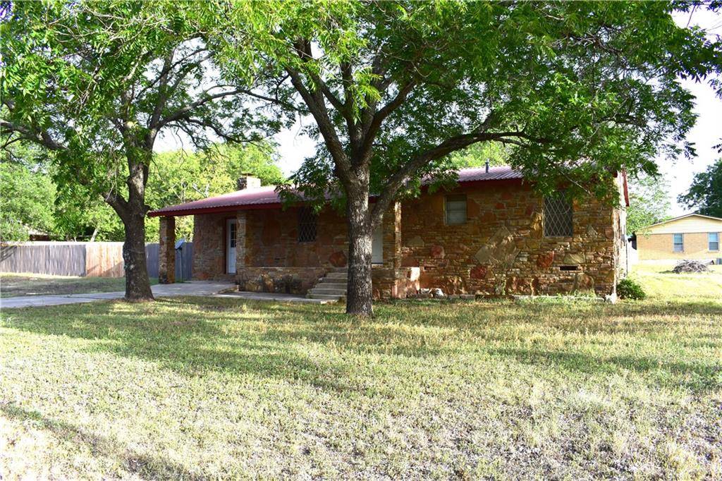 1003 Standifer ST, Lampasas, TX 76550