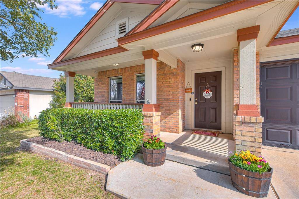 211 Creston ST, Hutto, TX 78634