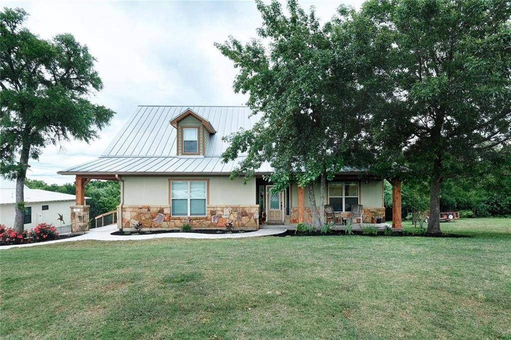 711 Clayton Ave, Taylor, TX 76574
