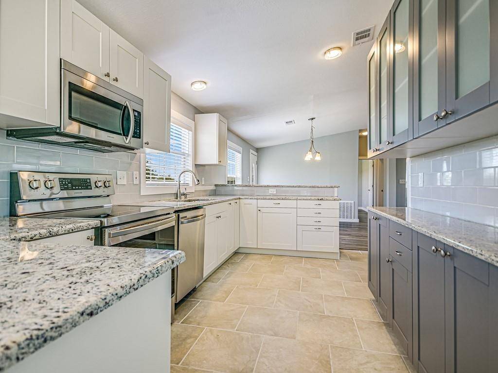 300 Cross LN, Kyle, TX 78640