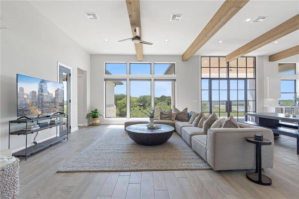 827 Wesley Ridge DR, Spicewood, TX 78669