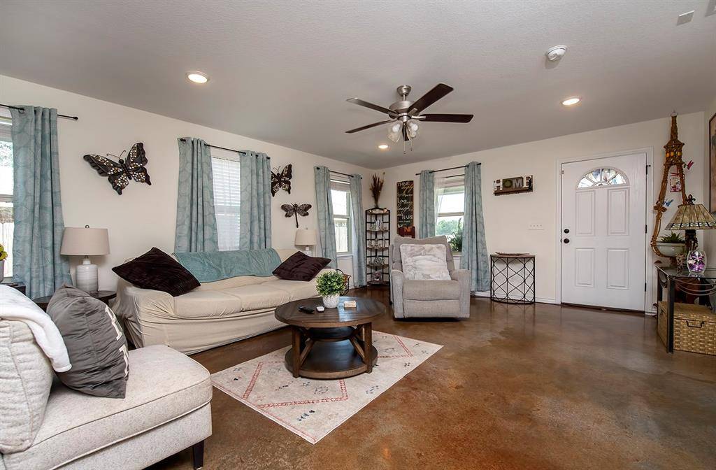 824 Elijah LN, Lampasas, TX 76550
