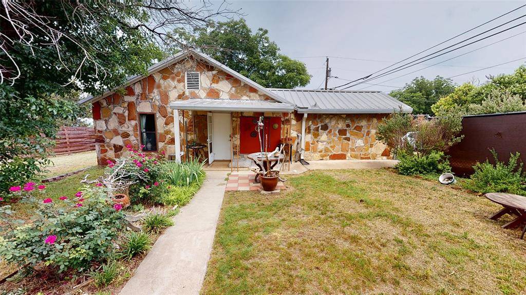 302 N Arnold ST, Lampasas, TX 76550