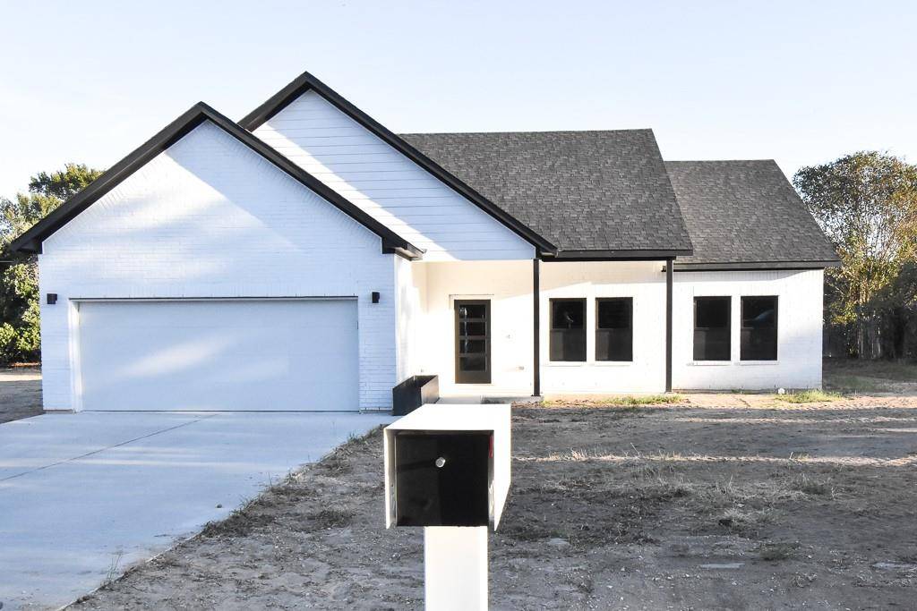 1205 Yokley RD, Rockdale, TX 76567