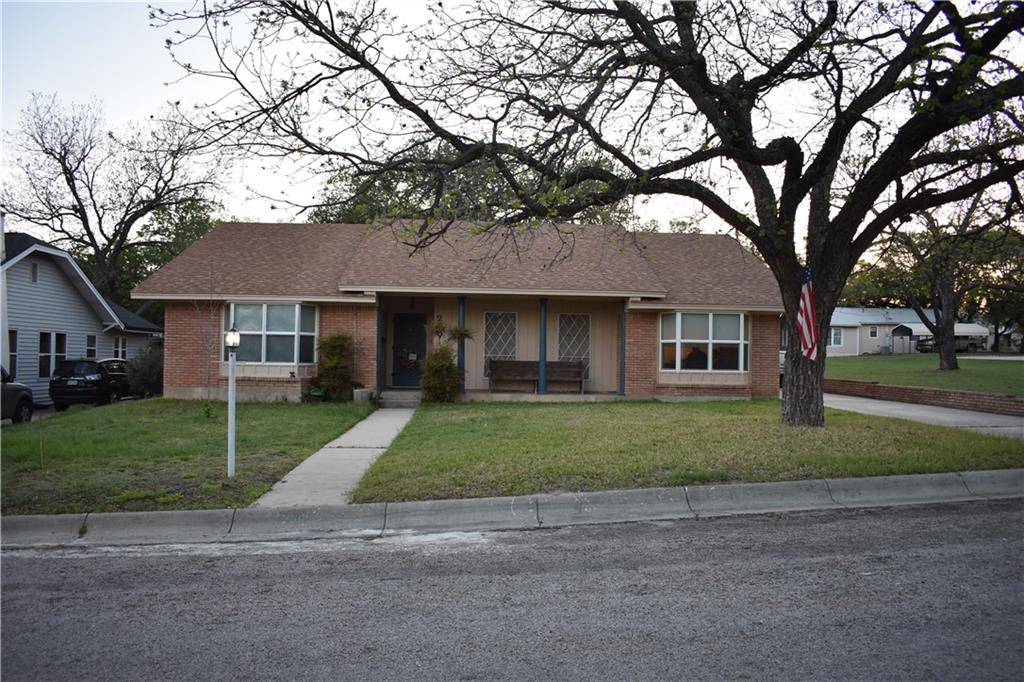 206 S Spring ST, Lampasas, TX 76550