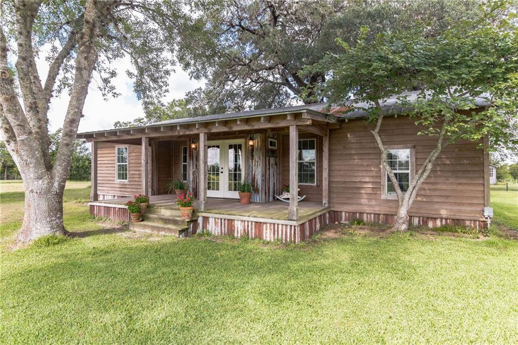 303 Cedar ST, Moulton, TX 77975