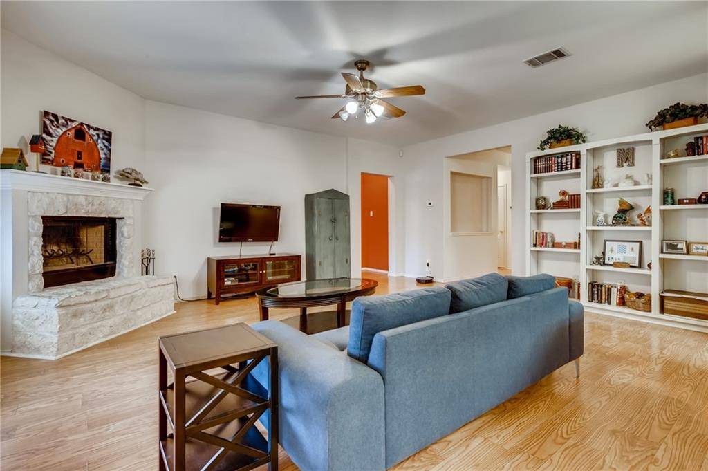 310 Masonwood DR, Kyle, TX 78640
