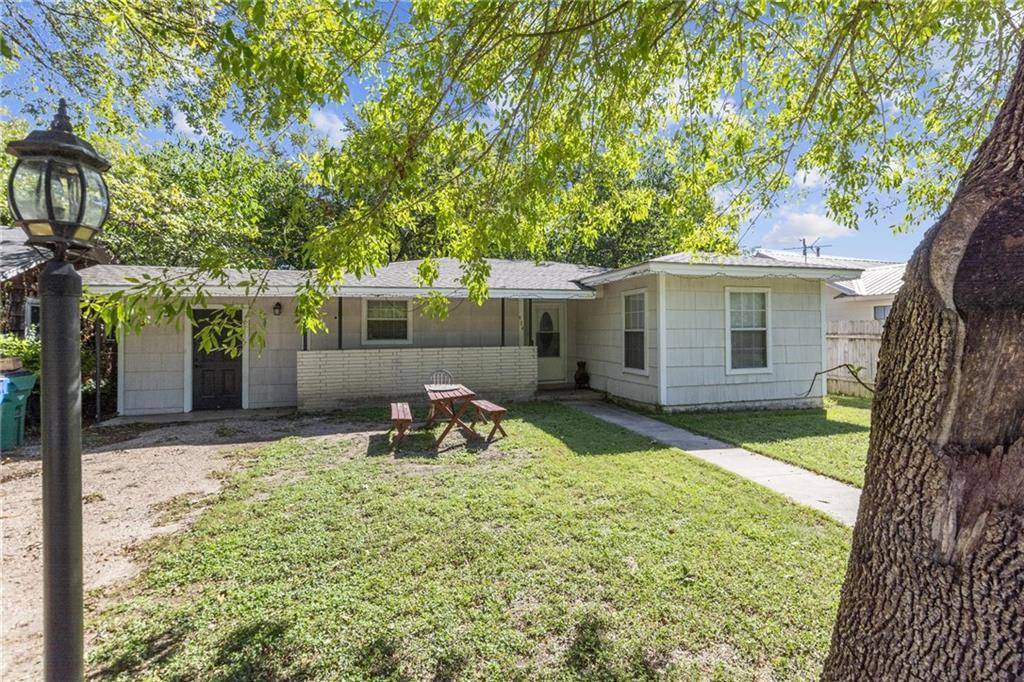 904 Hackberry ST, Taylor, TX 76574
