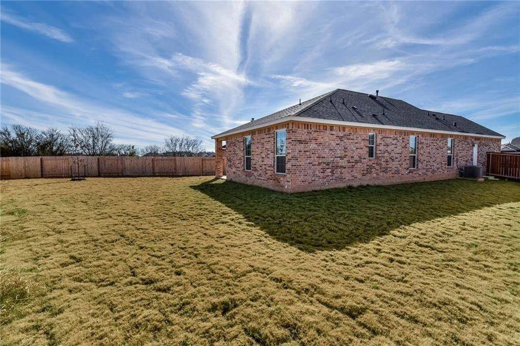 1012 Danish CV, Hutto, TX 78634