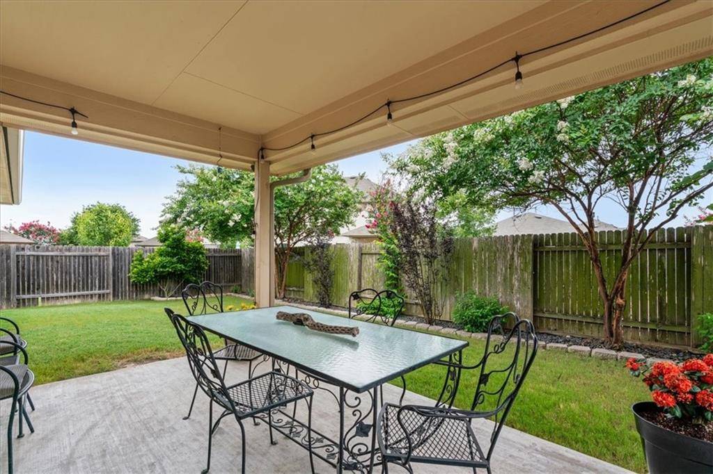 125 Beargrass DR, Kyle, TX 78640