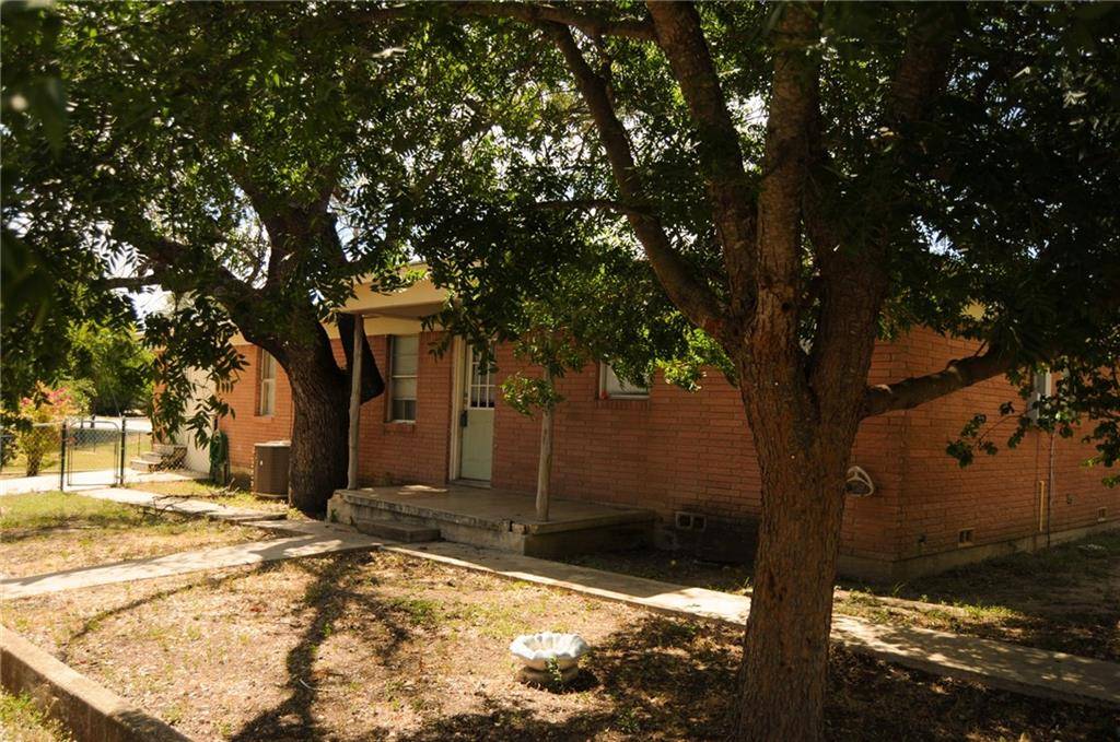 1407 E 4th ST, Lampasas, TX 76550
