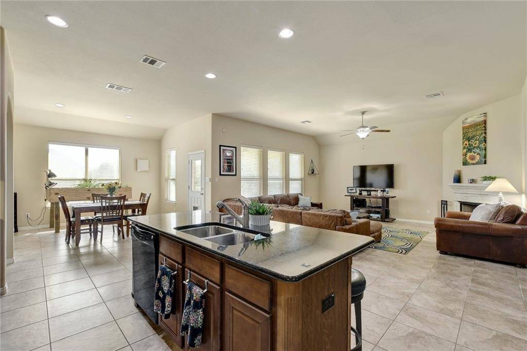 118 Dolomite DR, Buda, TX 78610