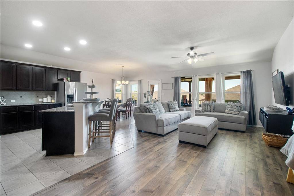 112 Buescher CV, Hutto, TX 78634