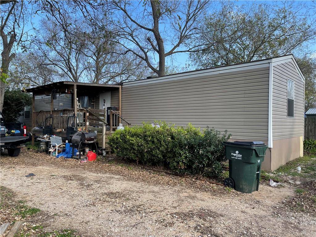 307 W Wheeler ST, Stockdale, TX 78160