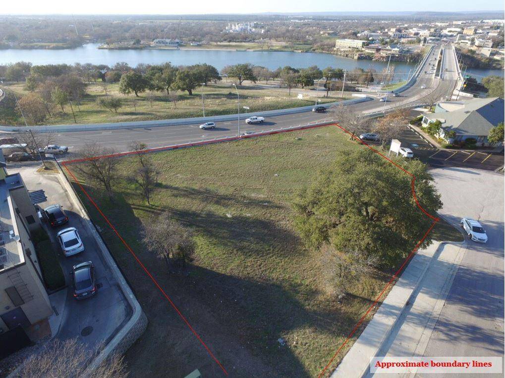 302 Highlander CIR, Marble Falls, TX 78654