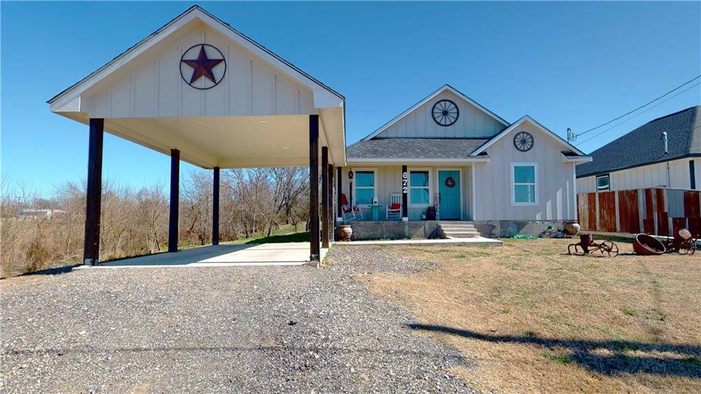 672 N Ellis ST, Giddings, TX 78942