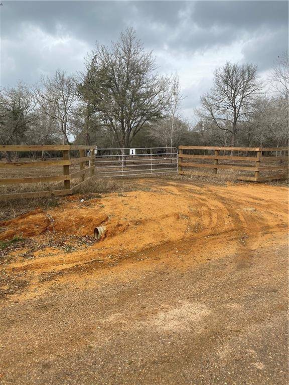 000 Elm Creek RD, Flatonia, TX 78941
