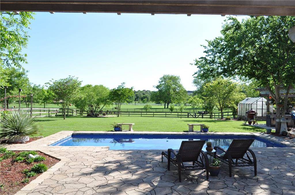 190 Brushy Creek TRL, Hutto, TX 78634
