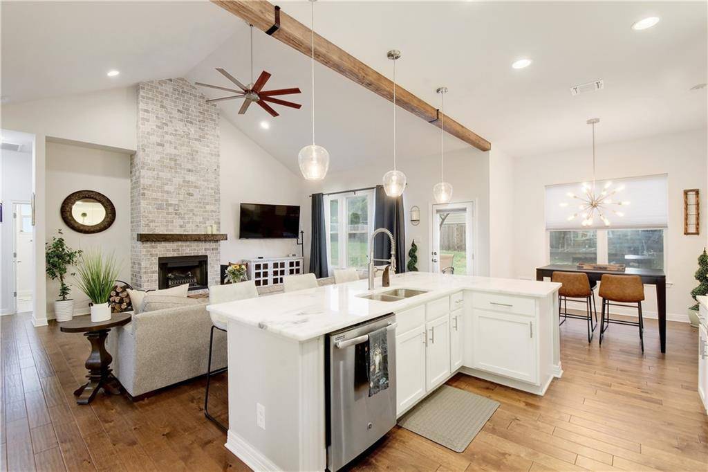 22115 Shotts DR, Spicewood, TX 78669