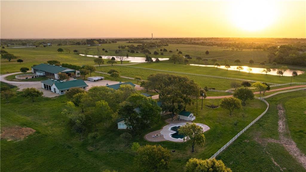 6345 Smith RD, Bellville, TX 77418