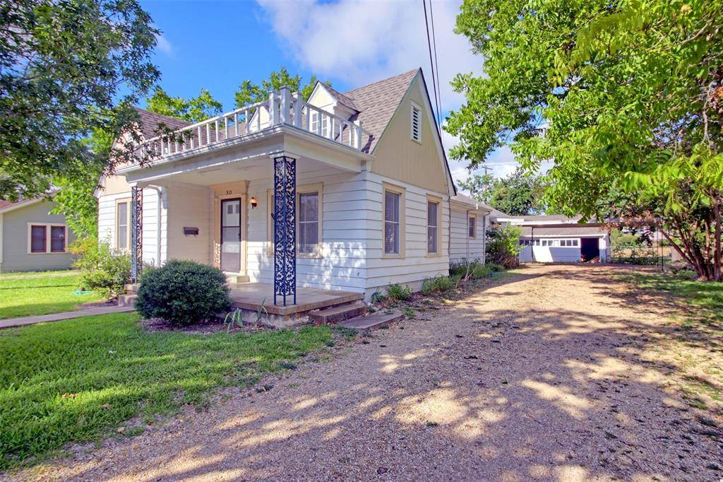 915 Howard ST, Taylor, TX 76574