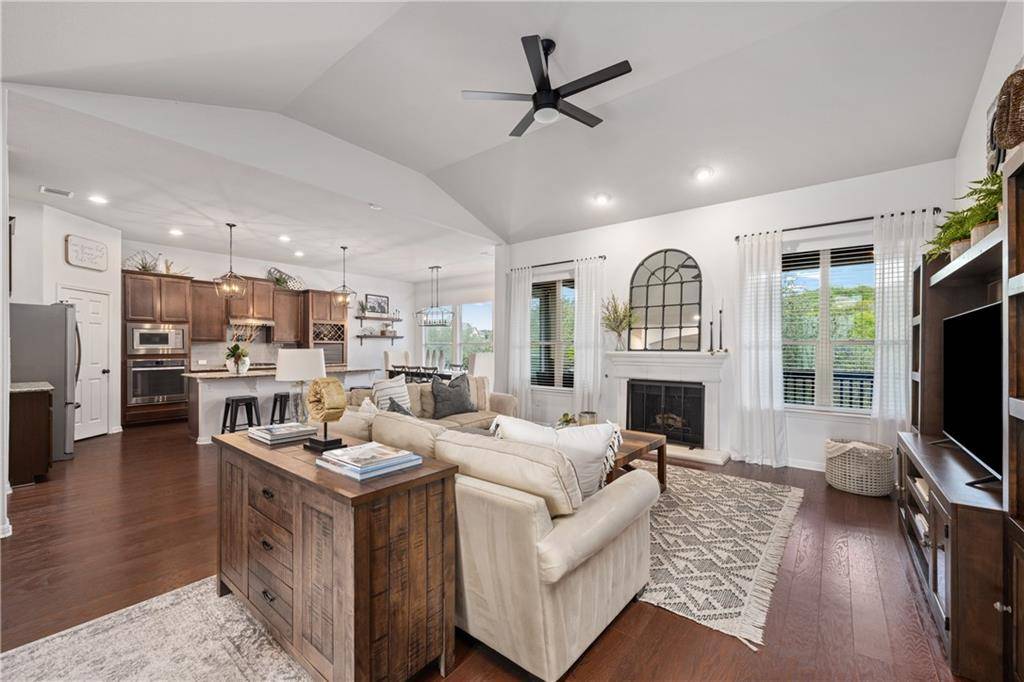 21824 Agarito LN, Spicewood, TX 78669
