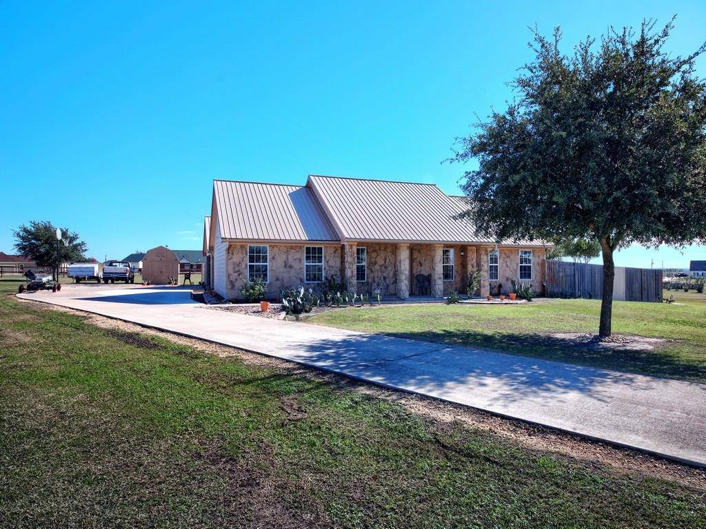 251 Gabriel CT, Thorndale, TX 76577
