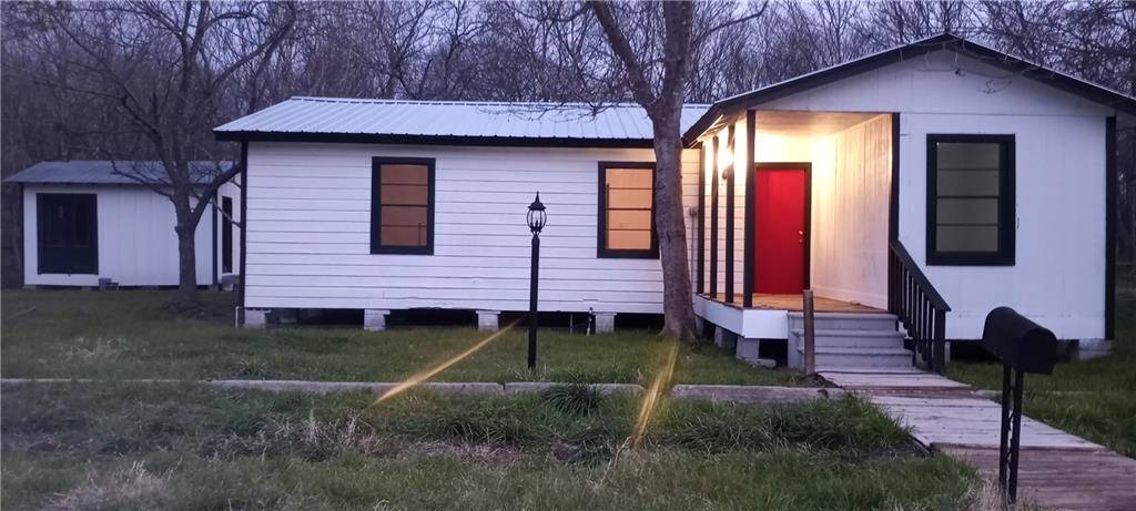 114 Martin Luther King DR, Thorndale, TX 76577