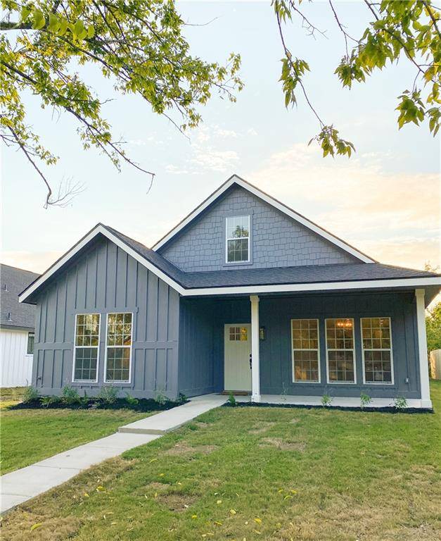 305 Lizzie ST, Taylor, TX 76574