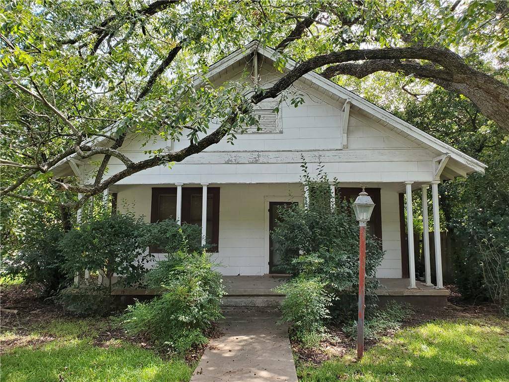 1601 W Lake DR, Taylor, TX 76574