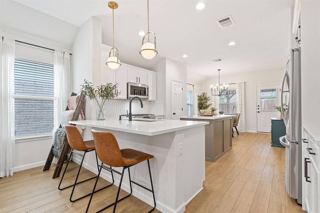 556 Quarter Ave, Buda, TX 78610