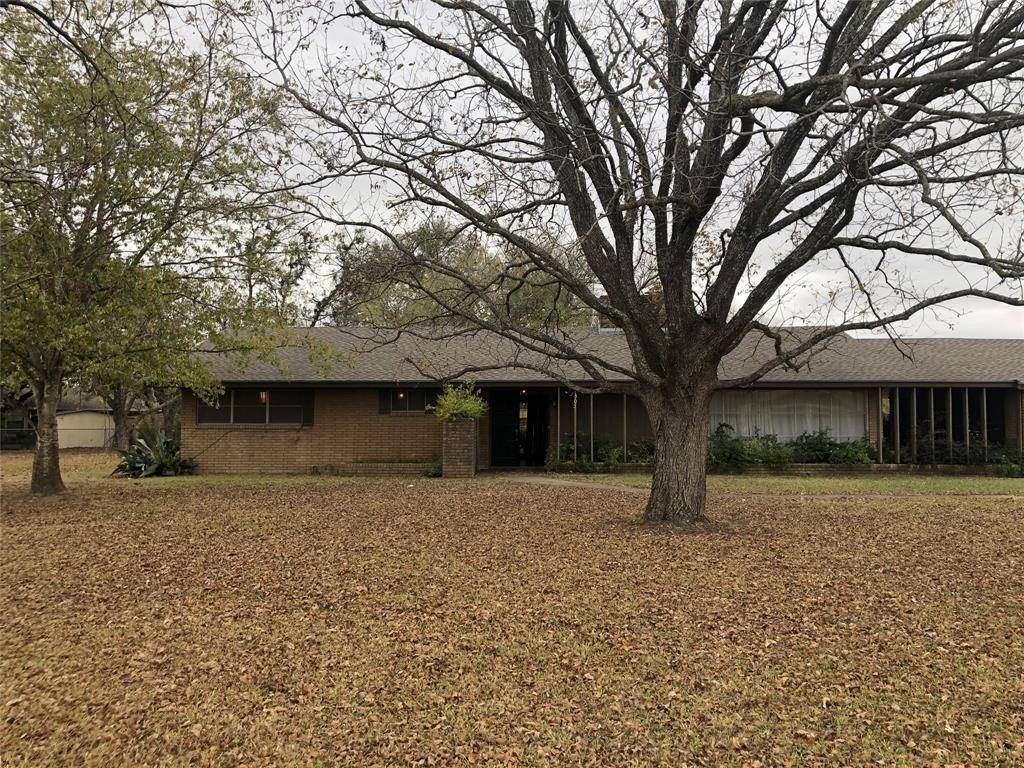 305 N 6th ST, Thorndale, TX 76577
