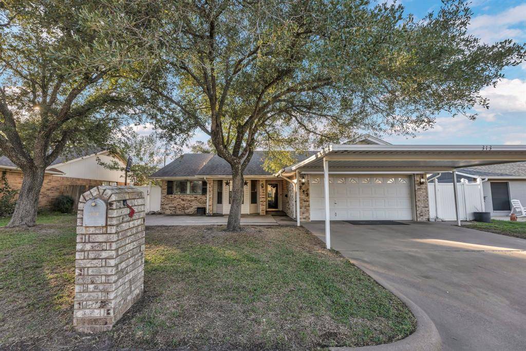 313 Sandridge DR, Giddings, TX 78942