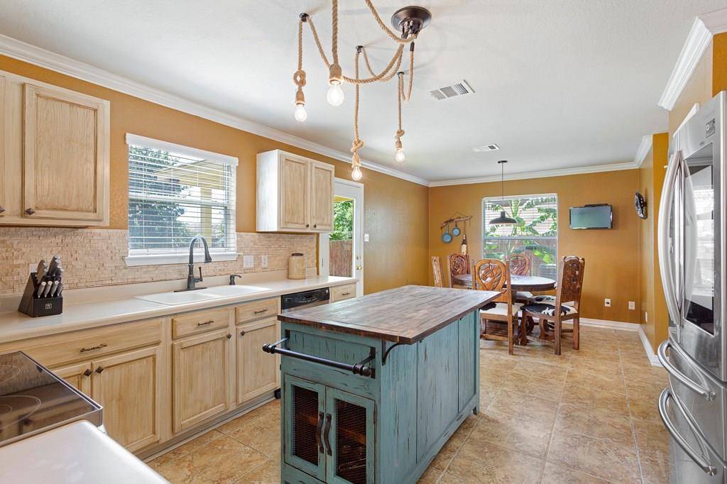 109 Baldwin ST, Hutto, TX 78634